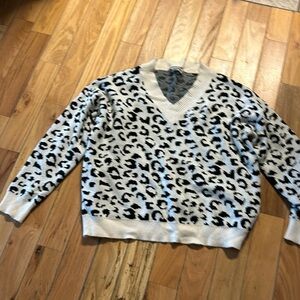 Large adura  sweater